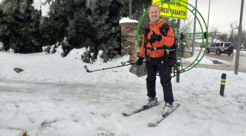 Paramotorla karların üzerinde kayak yaparak evine gidiyor
