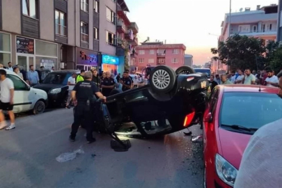 Bursa'da park halindeki otomobile çarpıp takla attı