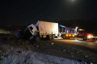 Niğde'de zincirleme trafik kazası: 3 ölü, 4 yaralı