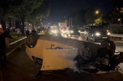 Bursa'da makas atan otomobil taksiyle çarpıştı: 1'i ağır 3 yaralı