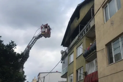 Bursa'da 3 katlı binanın en üst katı alevlere teslim oldu