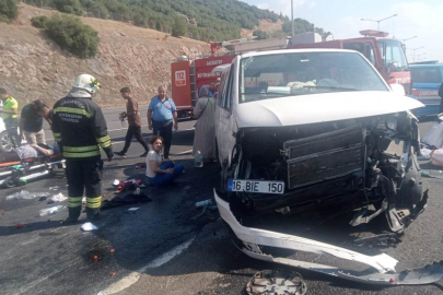 Lastiği patlayan minibüs kaza yaptı: 1 ölü, 8 yaralı