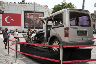 15 Temmuz'da tankın ezdiği araç 15 Temmuz Demokrasi Meydanı'nda sergileniyor