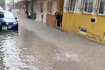 Bursa'da sağanak yağış sonrası yollar dereye döndü