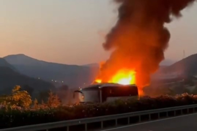 Bursa'da   yolcu otobüsü alev alev yandı, yolcular tahliye edildi