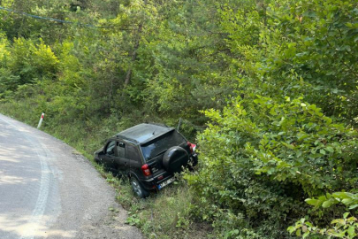 Sinop'ta kontrolden çıkan cip şarampole düştü: 1 yaralı