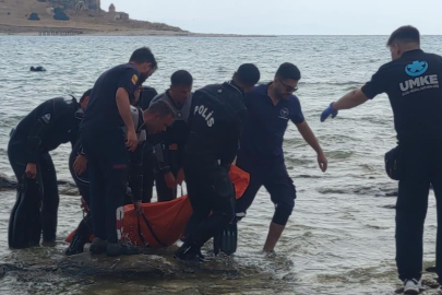 Van Gölü'nde 1 kişinin boğulduğu ihbarına giden ekipler 2 kişinin cansız bedenine ulaştı