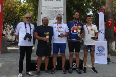 Armutlu'dan Mudanya'ya 12 kilometre yüzdüler...