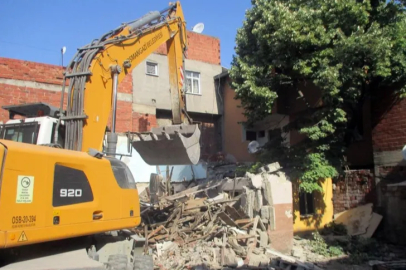 Osmangazi’de metruk binalar bir bir yıkılıyor