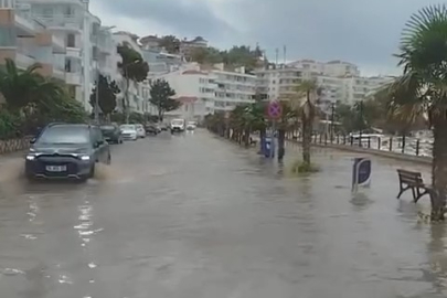 Bursa'da yağan yağmur yolları göle çevirdi