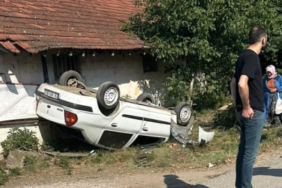 Bursa'da takla atan otomobilden yaralı kurtuldular