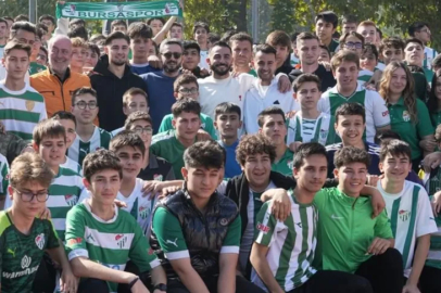 Bursaspor oyuncuları öğrenciler ile buluştu