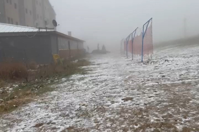 Uludağ'da beklenen kar yağışı başladı