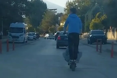 Bursa'da scooter ile tehlikeli yolculuk