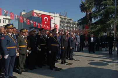 Bursa’da Cumhuriyetin 101. Yılı çelenk töreniyle kutlandı