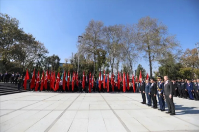 İnegöl’de Cumhuriyet Bayramı coşkusu çelenk töreniyle başladı