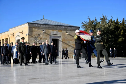 Emniyet Teşkilatı, Atatürk Haftası dolayısıyla Anıtkabir'i ziyaret etti