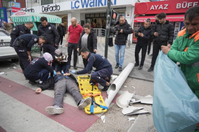 Bursa'daki lodosta çatıdan kopan boru adamın kafasına düştü