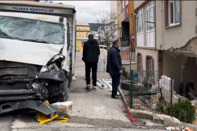 Bursa’da kamyon evin içine girdi! ‘Rüzgardan çatı uçtu sandık’