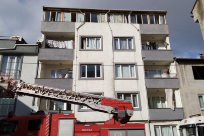 5 katlı apartmanın çatı katında yangın