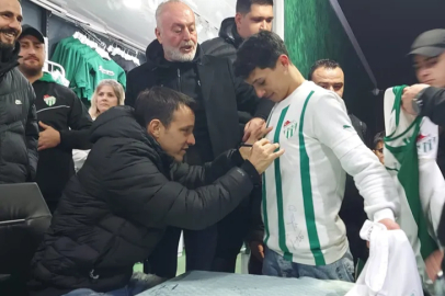 Bursaspor, ‘Yeni Yıl Meydanı’nda taraftarla buluştu