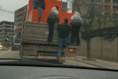 Bursa'da  gençlerin tehlikeli yolculuğu kamerada